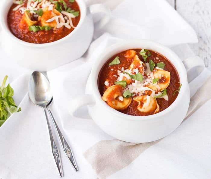 Sopa de Tortellini de Tomate, Manjericão e Fogão Lento | Rachel Cooks