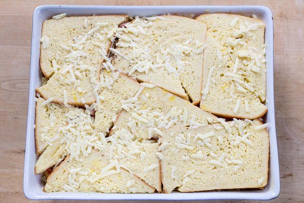 Caçarola de café da manhã com presunto e queijo