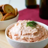Molho de aperitivo de salmão defumado
