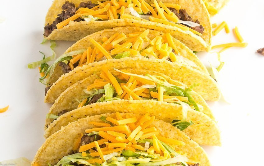 Não é o Cinco de Mayo sem uma tonelada de tacos. Você conhece algum truque para fazer tacos para o público? Dê uma olhada nessas 5 dicas para ótimos tacos de carne moída e aprenda minhas instruções a tempo de Cinco de Mayo!