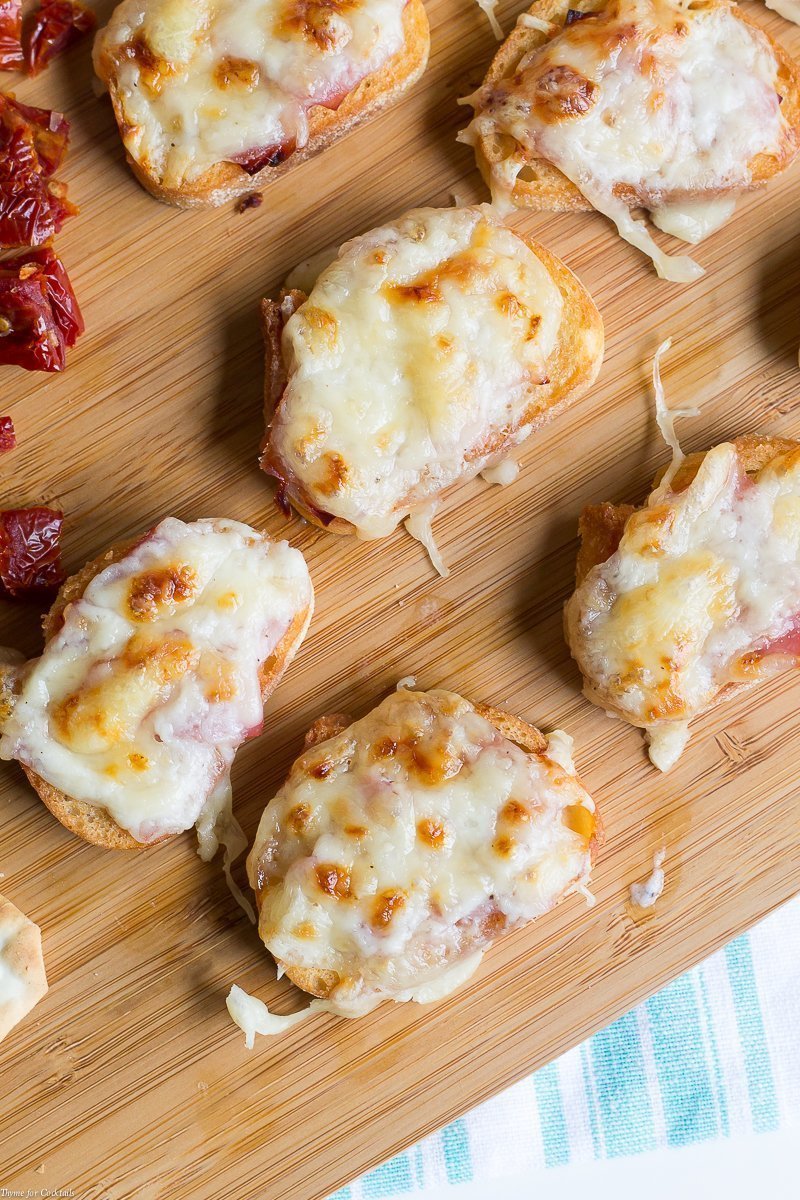 Faça um passeio mental pelo interior da França ao experimentar esta receita de croquete Monsieur Tartine. Combine-o com o seu vinho francês favorito para uma noite relaxante com os amigos.