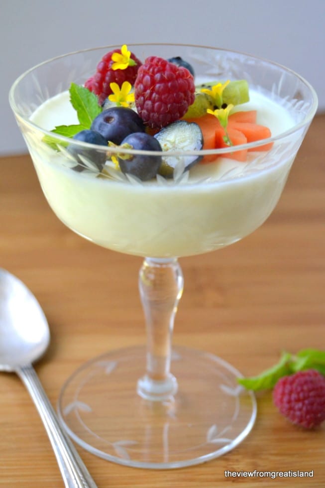 Esta leve Panna Cotta de limão é a sobremesa perfeita no início da primavera, não assa, é muito simples e pode ser feita sem leite com leite de coco!