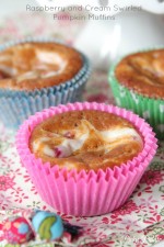Muffins de abóbora em forma de framboesa e creme 