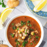 A sopa Harira vem do Marrocos e combina carne, grão de bico, muitos tomates, alguns vegetais e, é claro, especiarias. | cocinartheglobe.com