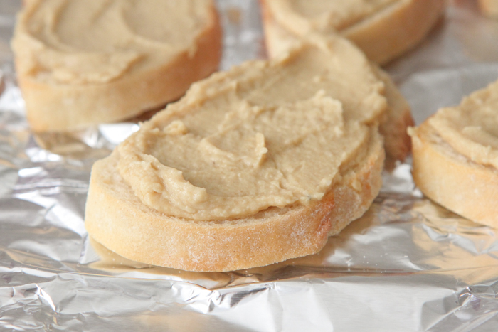 Molho de frango assado e homus Bruschetta-9