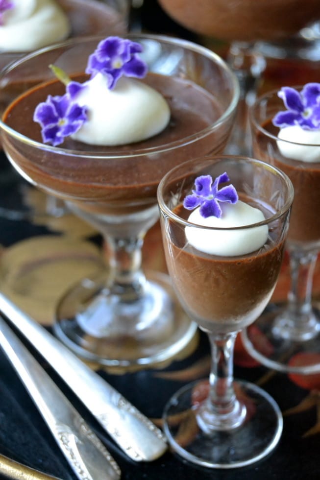 Pote de Creme de Chocolate Preto feito no liquidificador
