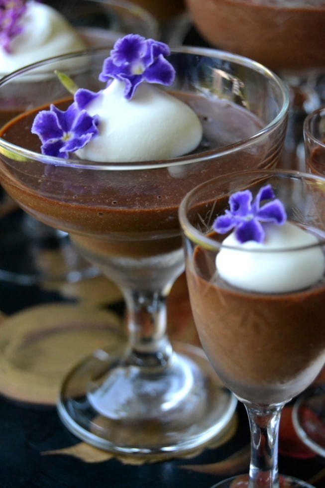 Pote de Creme de Chocolate Preto feito no liquidificador