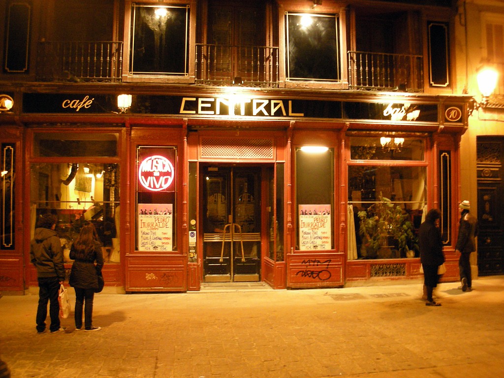 O Cafe Central, um café de jazz no centro de Madri, é uma das opções para os restaurantes mais românticos da Espanha.
