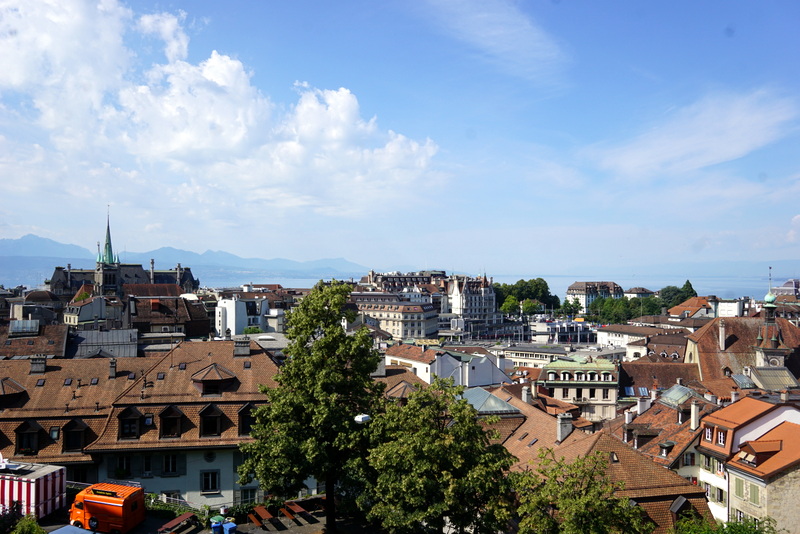 Linda Lausana e os Alpes ao fundo.