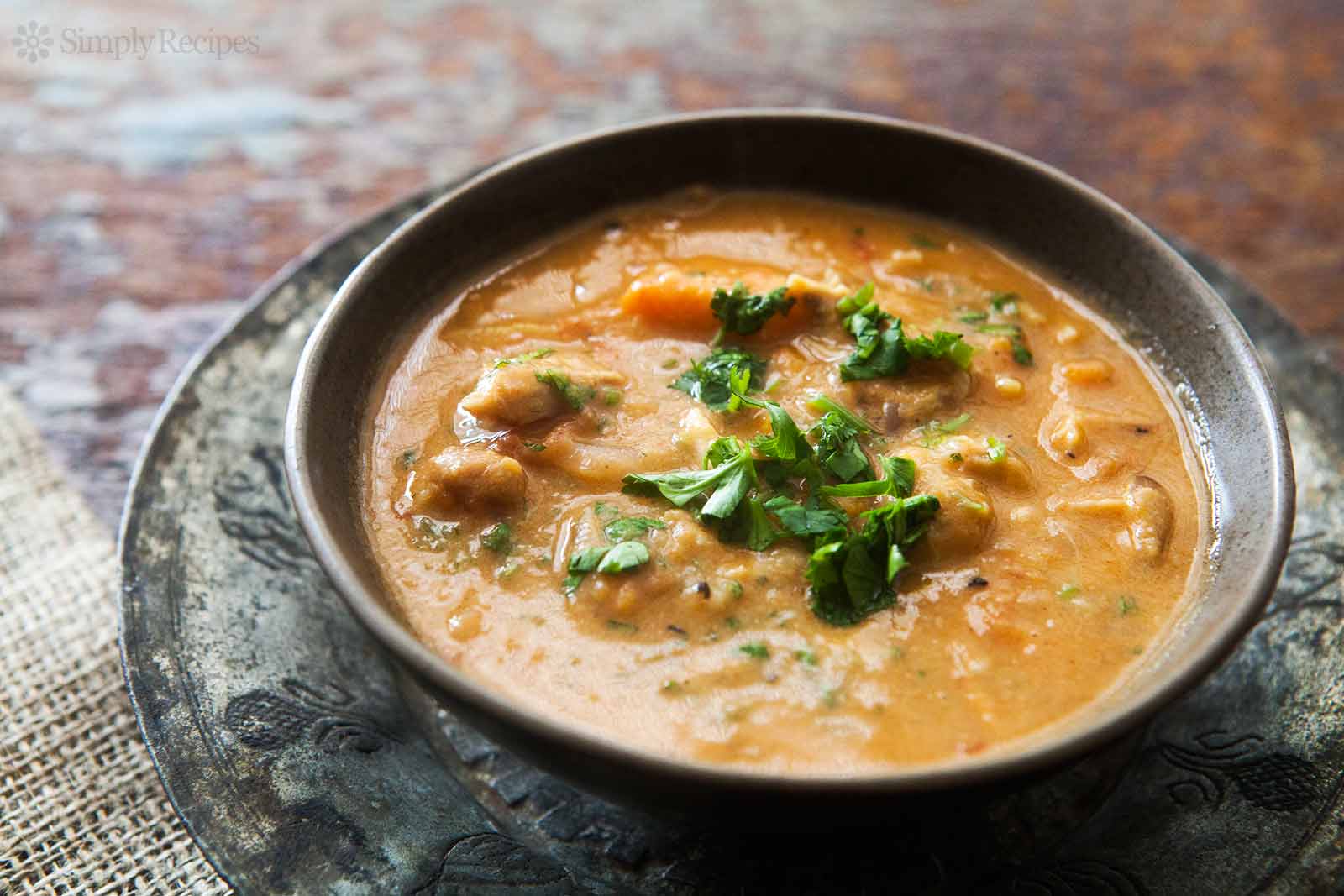 Guisado de frango e amendoim africano