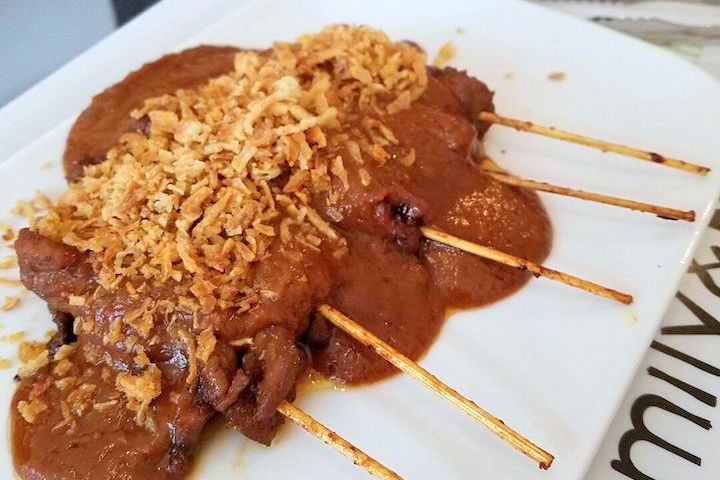 deve experimentar comida em Amsterdã - espetadas