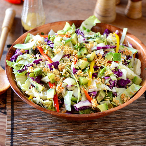 Asiáticos, vegan, vegetariano, repolho, pimentão, edamame, abacate, macarrão ramen, cebola verde, óleo vegetal, agave, vinagre de vinho de arroz, molho de soja