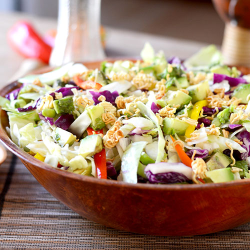 Asiáticos, vegan, vegetariano, repolho, pimentão, edamame, abacate, macarrão ramen, cebola verde, óleo vegetal, agave, vinagre de vinho de arroz, molho de soja
