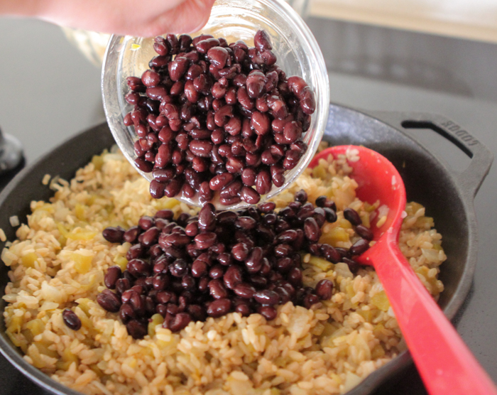 Frigideira de arroz com frango e feijão preto, frigideira-5