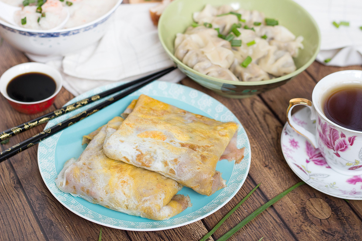 Uma olhada no café da manhã tradicional chinês que inclui bolinhos de massa, mingau de arroz, pães fritos e panquecas incríveis! | cocinartheglobe.com