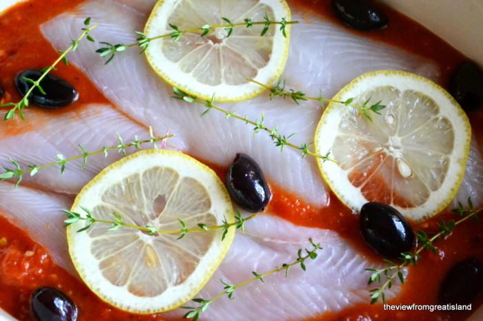 Peixe assado em molho de tomate fresco 3