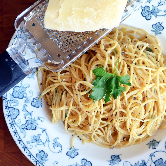 Cacio e Pepe, ou pasta de queijo e pimenta