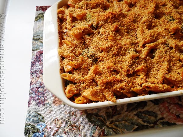 Penne assado com frango, brócolis e gouda defumado Penne assado com frango, brócolis e gouda defumado