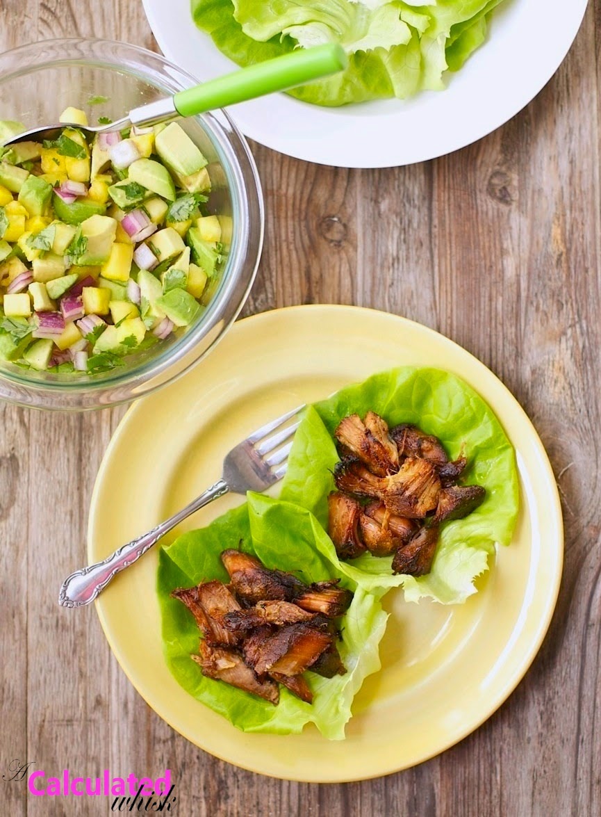 Slow Cooker Carnitas Alface com Molho de Abacaxi e Abacate (Paleo, Sem Glúten)