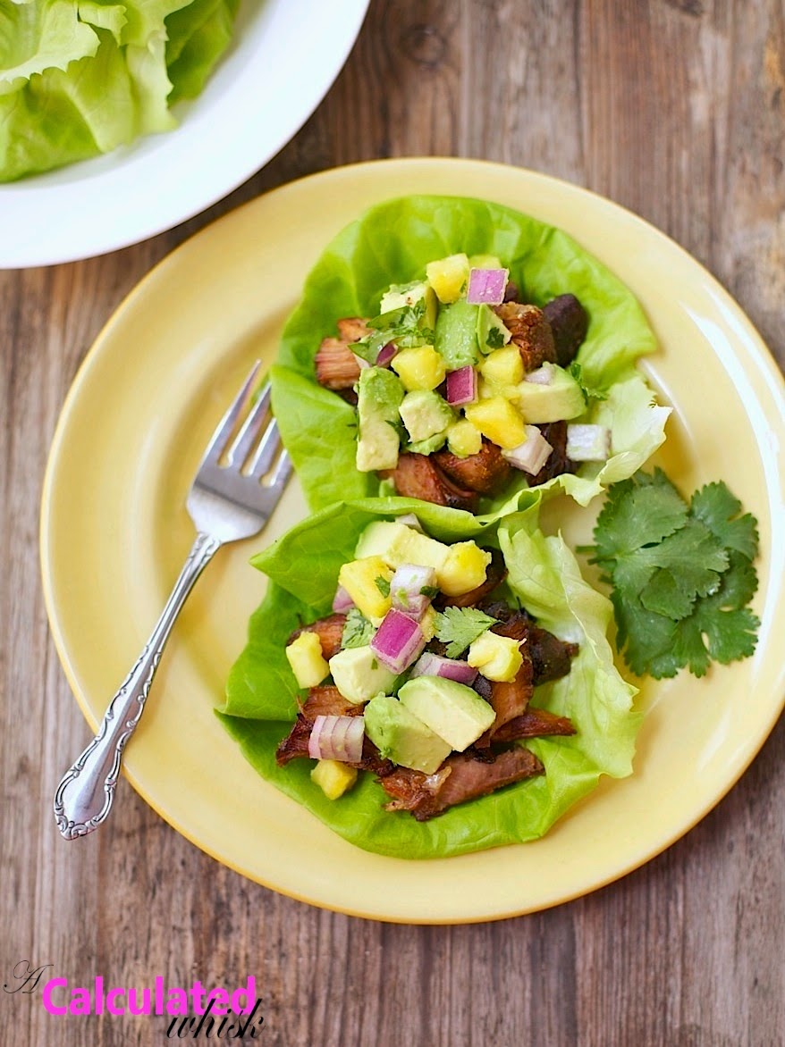 Slow Cooker Carnitas Alface com Molho de Abacaxi e Abacate (Paleo, Sem Glúten)