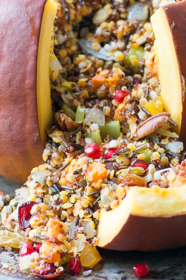 The Great Stuffed Pumpkin ~ uma abóbora assada inteira cheia de pilau de grãos múltiplos, frutas secas, nozes e legumes, ou um espetacular acompanhamento ou prato principal vegano! ~ theviewfromgreatisland.com