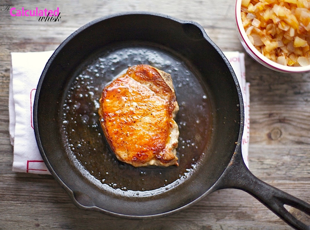 Costeletas de porco e molho de maçã (sem glúten, Paleo, Whole30)