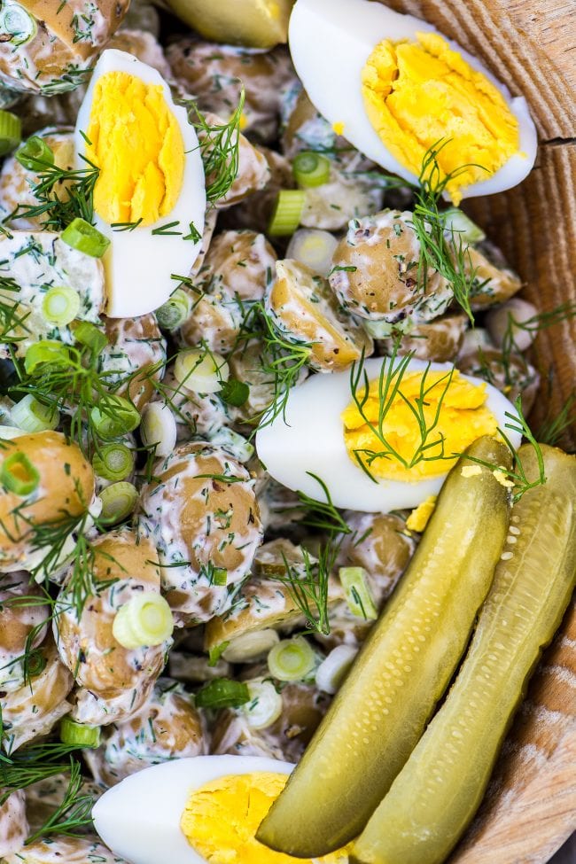 Salada de batata em conserva, perfeita para todas as suas refeições de primavera e verão!