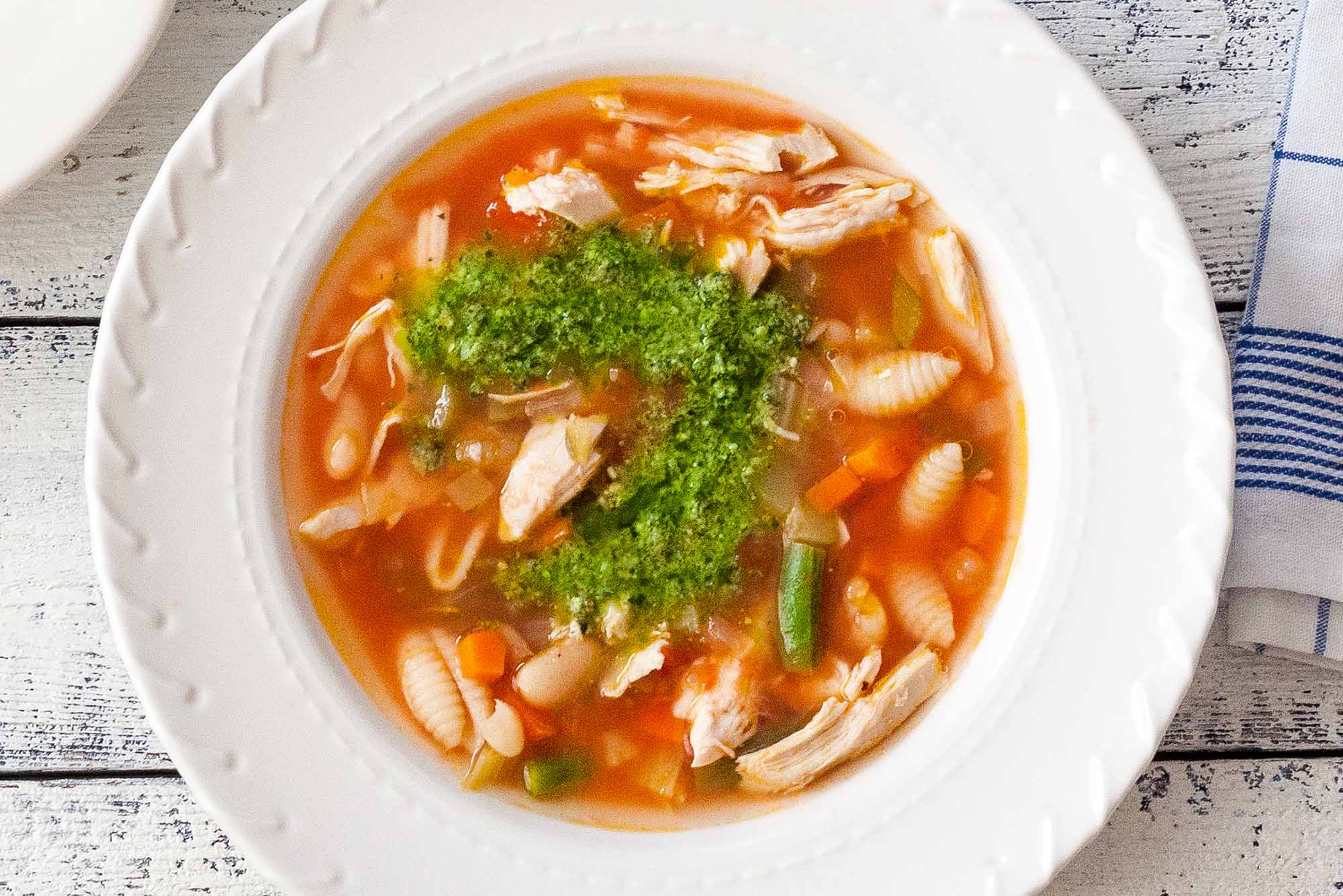 Frango Minestrone com Pesto de Manjericão