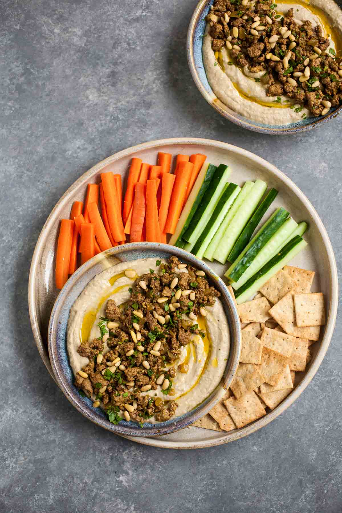 Baba Ganoush com cordeiro temperado e hortelã