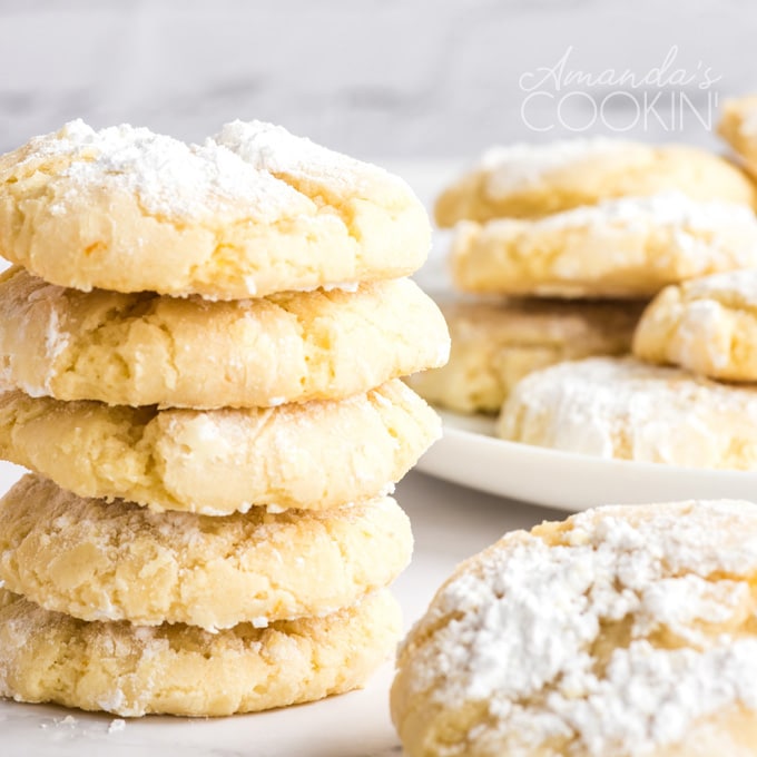 pila de galletas de nieve de naranja