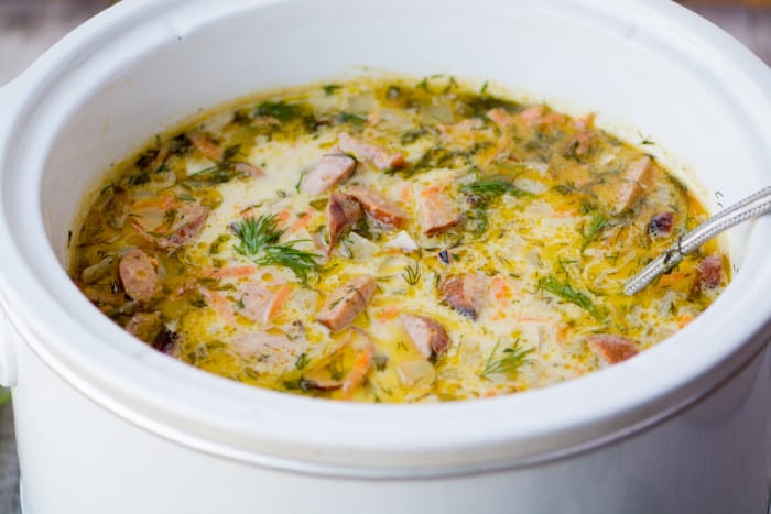 Dill Pickle e Brat Soup ~ uma sopa quente e reconfortante que você provavelmente nunca experimentou antes! ~ theviewfromgreatisland.com