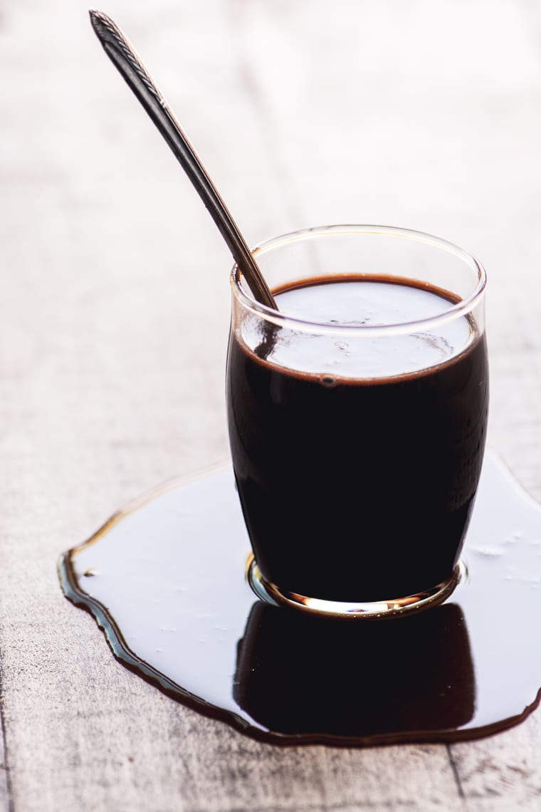Nutella potável em copo pequeno com colher