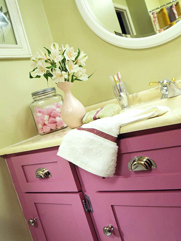 http://www.pbteen.com/shop/bath/shower-caddies/?Kenshoo=7fc8cb8c-50da-412e-b53b-73951a29fde5&cm_ven=BrandSearch&cm_itoc=App.png.png_Part.PPP 2Baddy