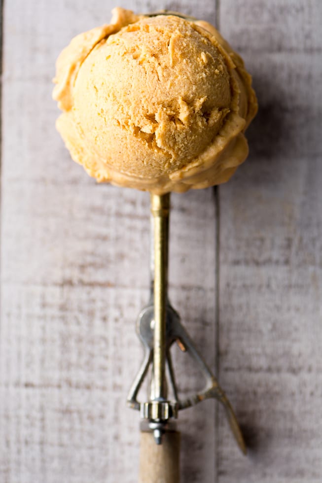 Nenhum sorvete Churn Pumpkin Pie se tornará rapidamente o seu melhor amigo de férias ~ theviewfromgreatisland.com