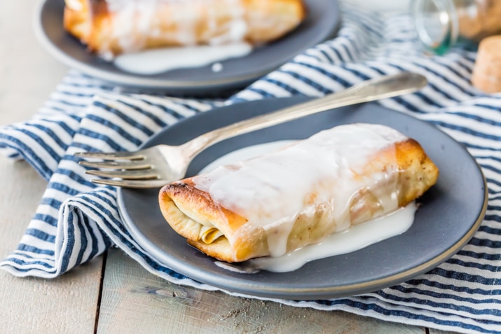 Torta de abóbora assada Chimichangas! Tortilhas recheadas com torta de abóbora, cobertas com glacê ou chantilly ... ESTAS SÃO INCRÍVEIS! MELHOR sobremesa de Ação de Graças!