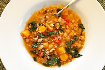 Guisado Ikarian Longevity con Black Eyed Peas y Kale | 31Daily.com