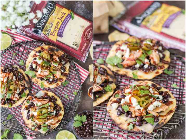 Torradas de frango picante, a refeição de verão FÁCIL perfeita na grelha ou na grelha. Feijão preto, frango, jalapeños, coentro, queijo e, claro, molho de churrasco. Adultos e crianças adoram estes!