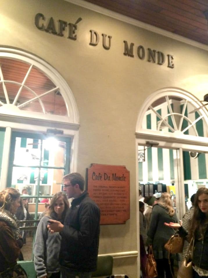 cafe du monde em Nova Orleans tem a melhor comida de Nova Orleans