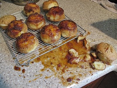 Muffins de cabeça para baixo de banana