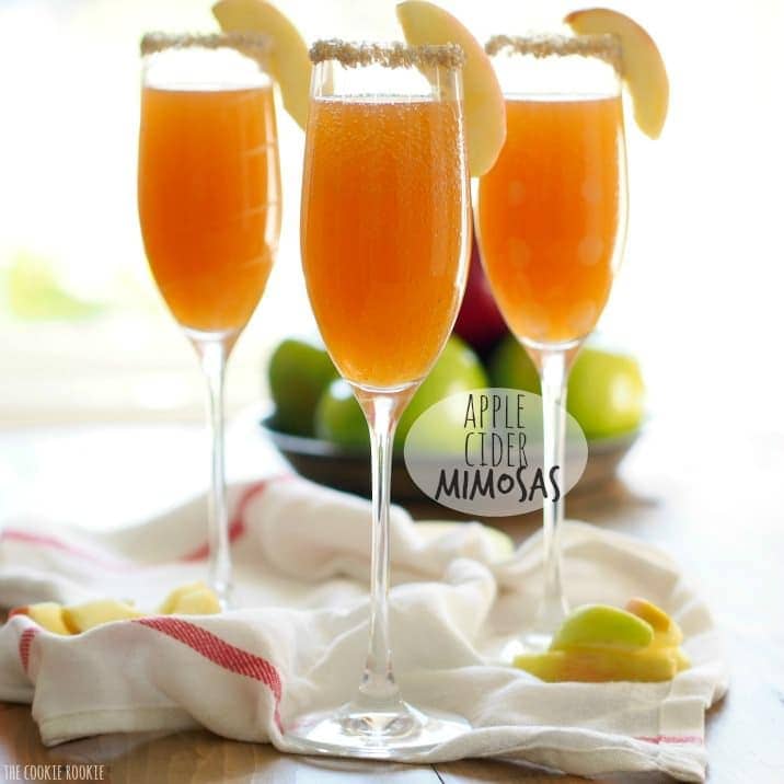 Esta receita de vime de cidra de maçã é simples, deliciosa e perfeita para o outono! Você merece um tratamento divertido e borbulhante de vez em quando. O Dia de Ação de Graças é o momento perfeito para um coquetel de cidra de maçã, especialmente um tão fácil e saboroso como este. Se você já se perguntou como fazer a mimosa perfeita, esta receita é para você! Eu amo uma Mimosa, e esta é a minha receita favorita de Mimosa!
