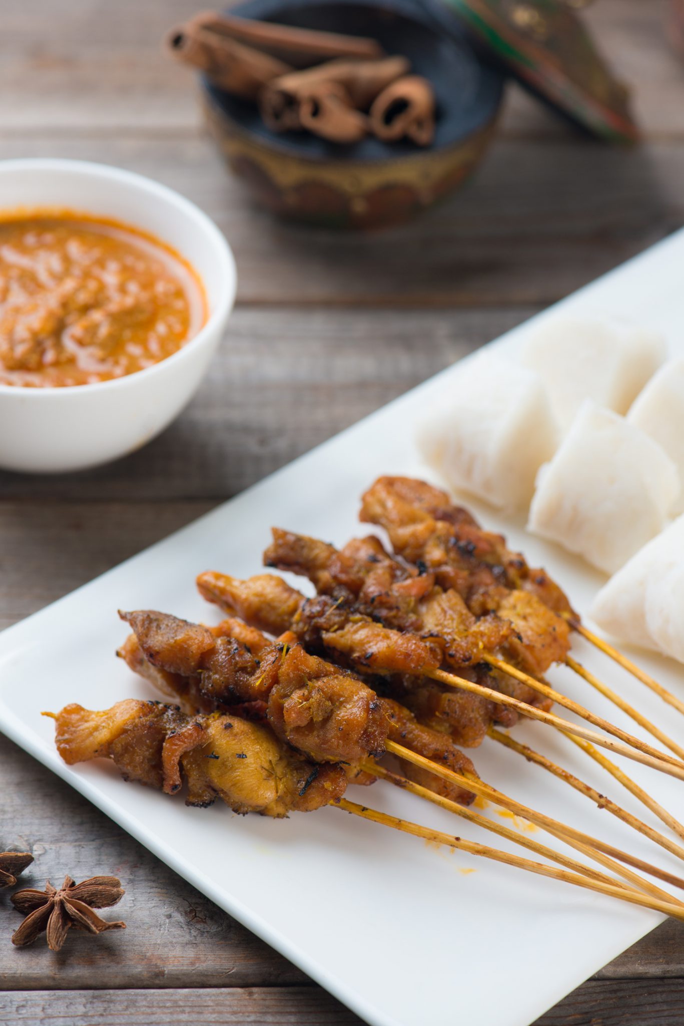 Satay de frango simples com molho de amendoim da Malásia | 31Daily.com