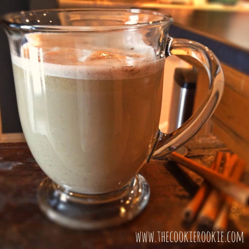 Hoje estou fazendo esta deliciosa bebida reconfortante para me aquecer do frio! Baileys Chai quente. brilhante.
