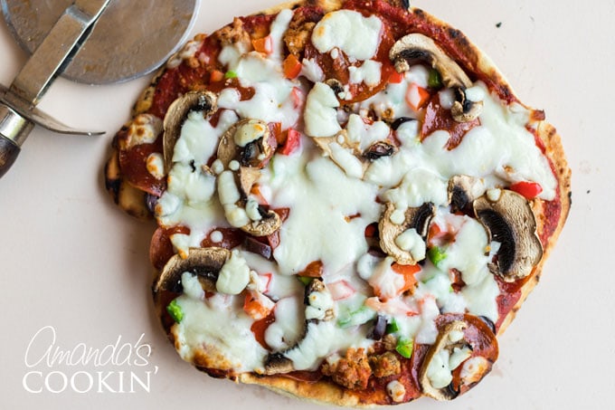 pizza com todos os ingredientes