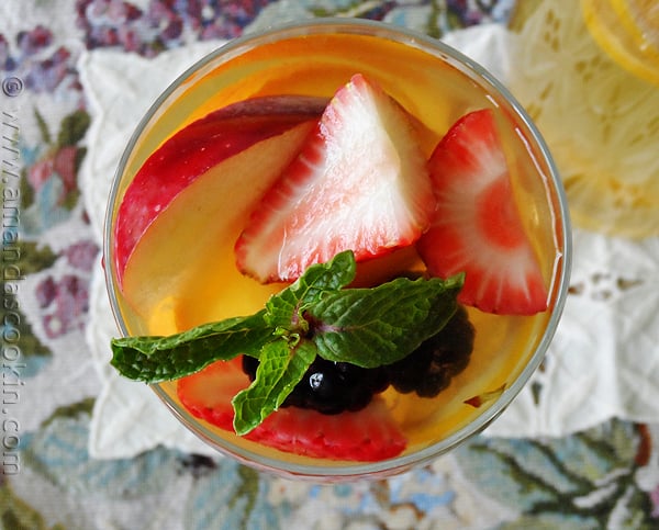 sangría con fruta