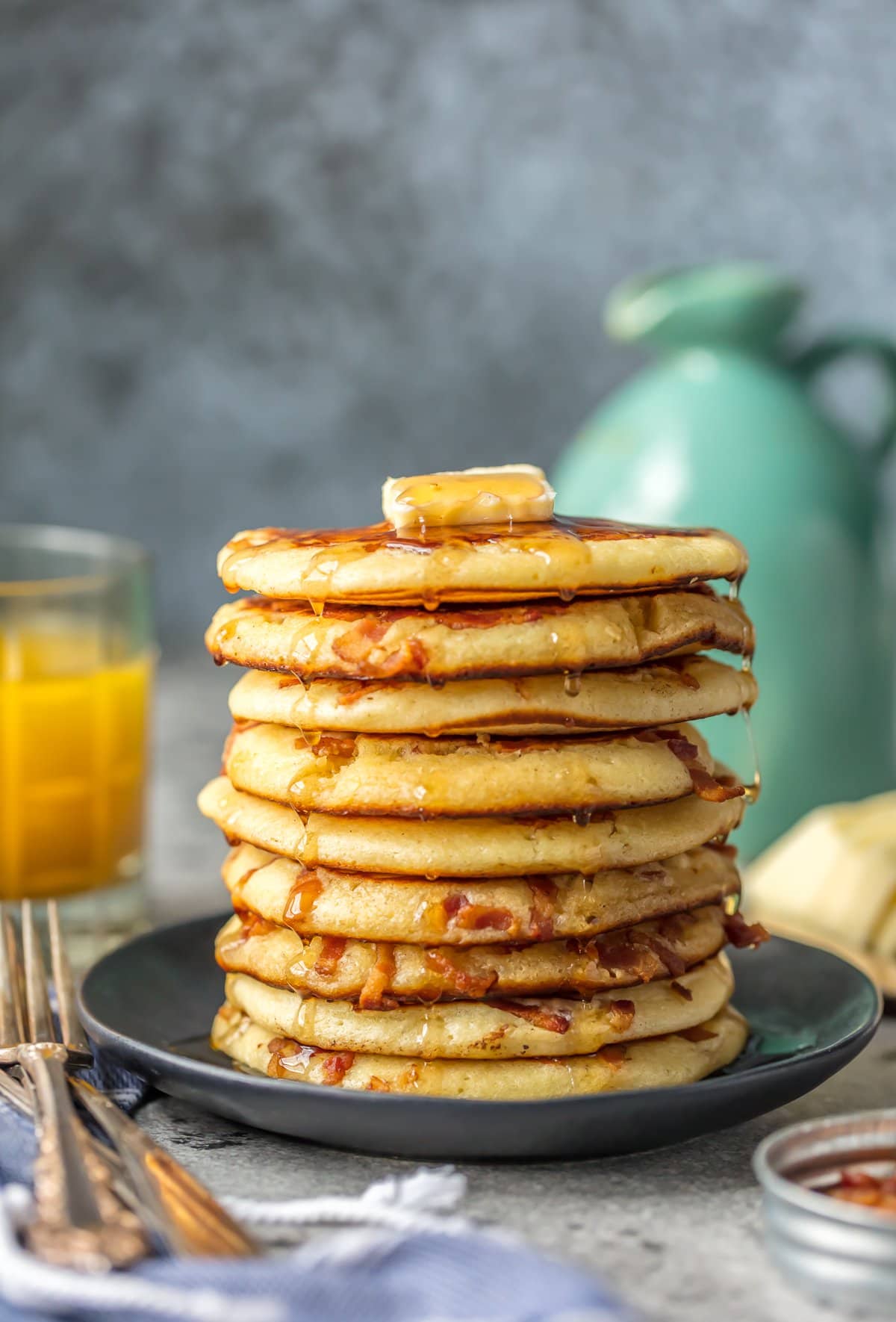 Panquecas de bacon embebidas em xarope