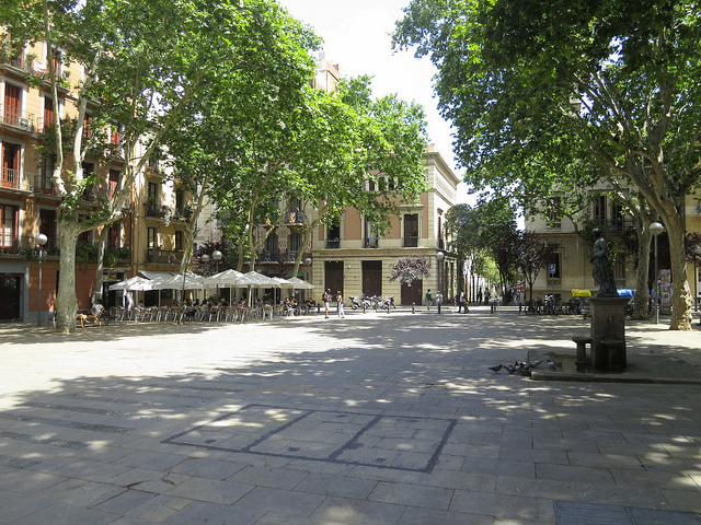Guia do bairro de Gracia - uma praça em Gracia