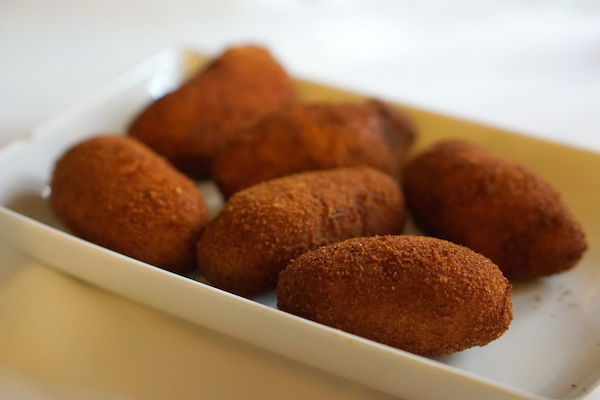 Excursão auto-guiada de tapas por Sevilha - Croquetes da Casa Ricardo