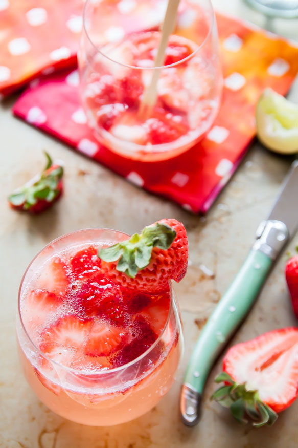 Morango-Rosa-Gin-Fizz | dessertfortwo.com