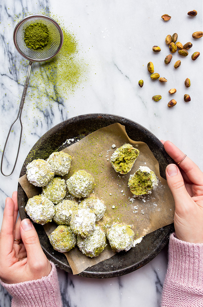 Receita do bolinho da bola de neve do pistache do limão de Matcha