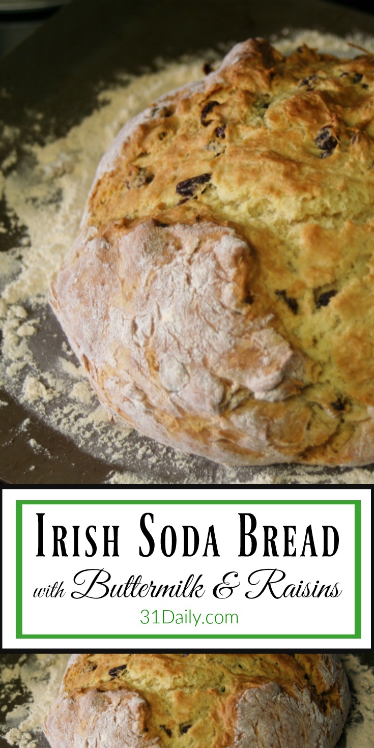Pão de soda irlandês com soro de leite coalhado e passas | 31Daily.com